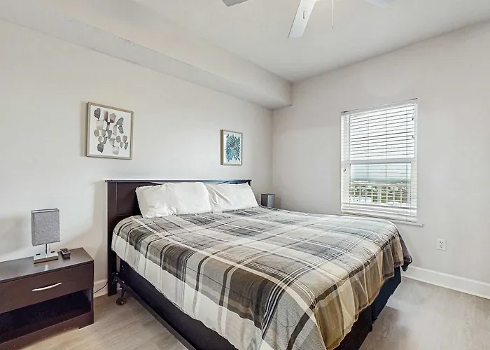 Gulf Front With Community Outdoor & Indoor Pool Hot Tub & Fitness Center *
